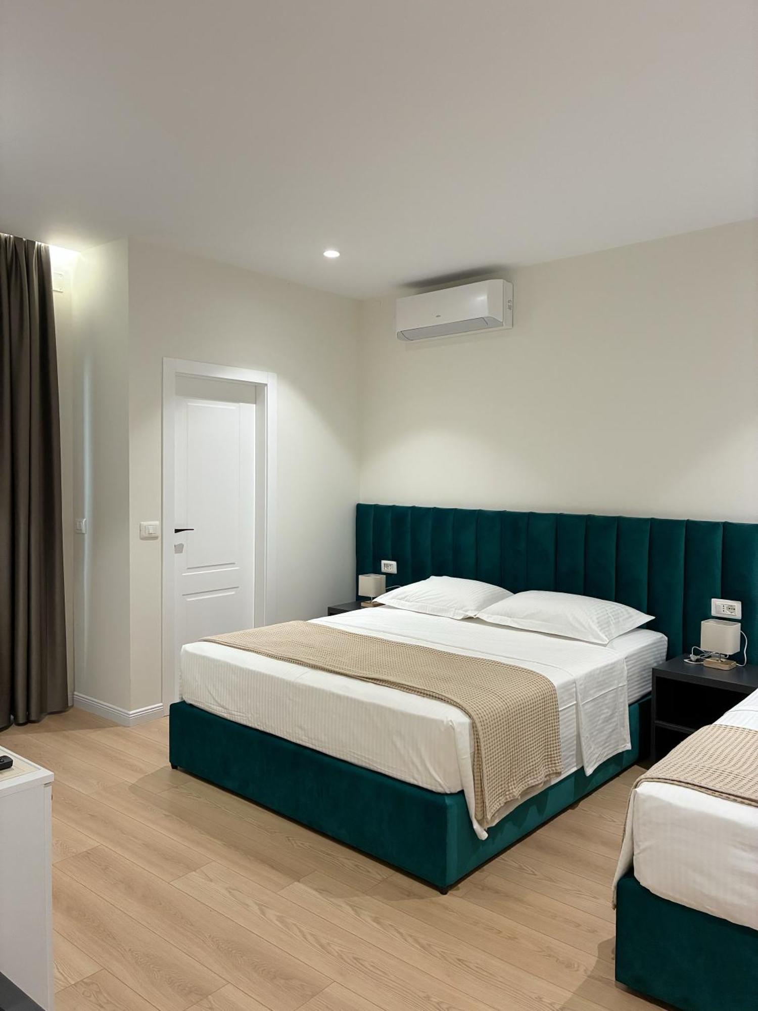 Clinton Tirana Inn 外观 照片